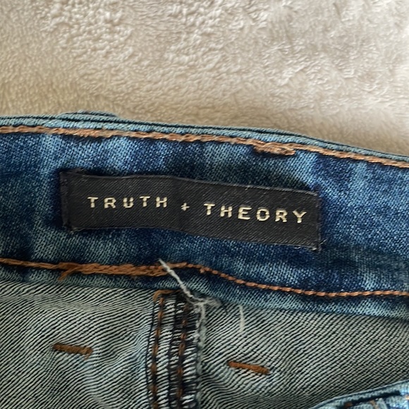 Truth + Theory Straight leg Jeans - Picture 3 of 4